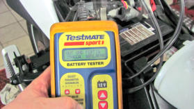 Batterien unterliegen je nach Beanspruchung, Bauart unf Pflege dem Verschlei. Der ungefhre Zustand der Batterie kann mit einem Tester gemessen werden.