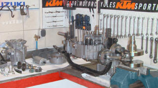 Ein LC8 - Motor besteht aus vielen hundert Teilen. Eine sinnvolle Systematik beim Zerlegen gewährleistet einen problemlosen Zusammenbau.